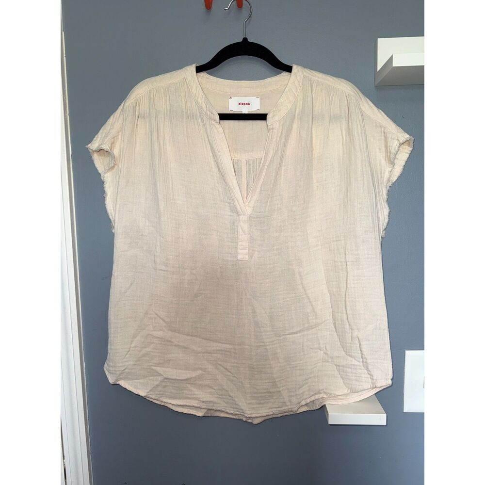 Xírena Cream 100% Cotton Gauze, Short Sleeve, Raw Hem, V-Neck Shirt | Size Small
